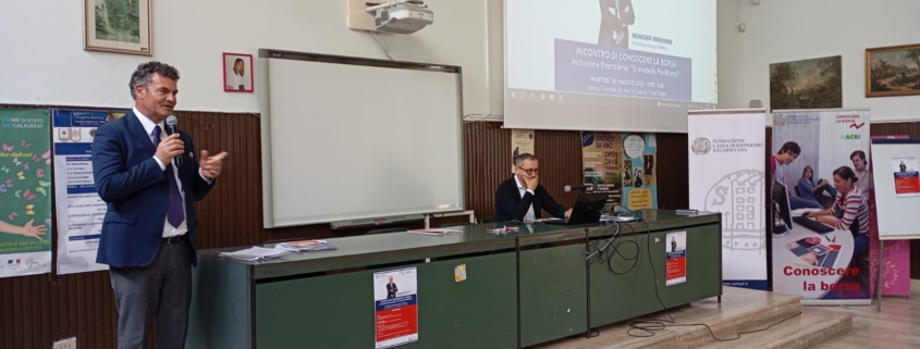 Gli studenti delle scuole superiori a lezione con PerMicro
